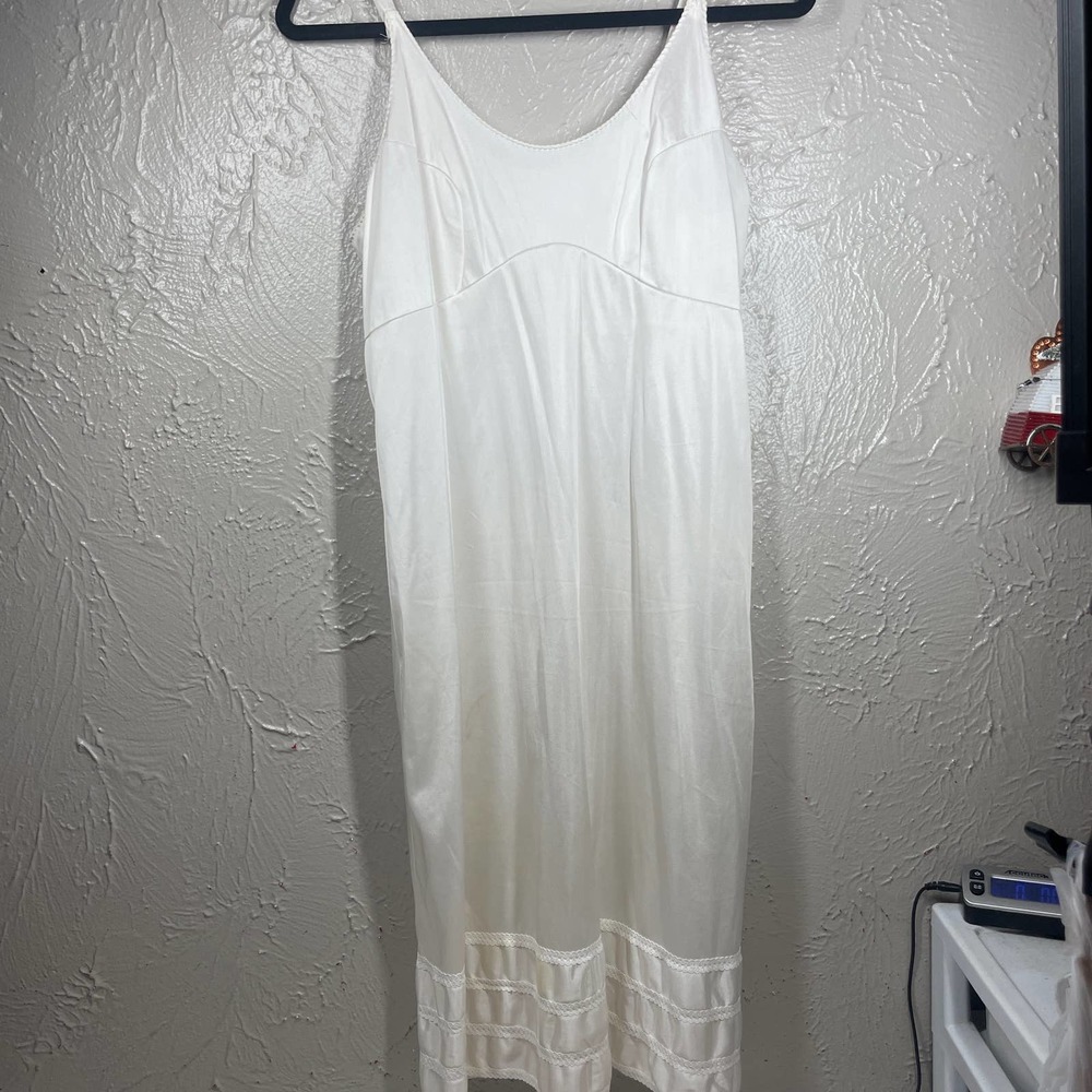 Anthro lll White Lace Trim Hem Sliperfection Maxi Length Slip Underdress Sz 38‎